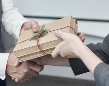 راهنمای انتخاب هدیه مناسب ویژگی هدیه خوب برای